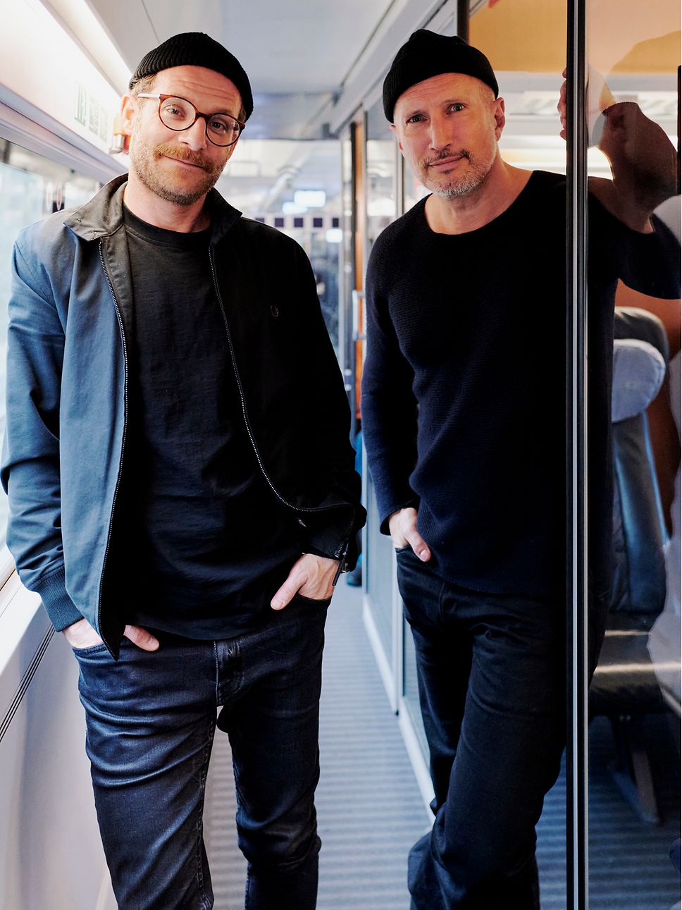 Sebastian E. Merget und Benno Fürmann im Zug