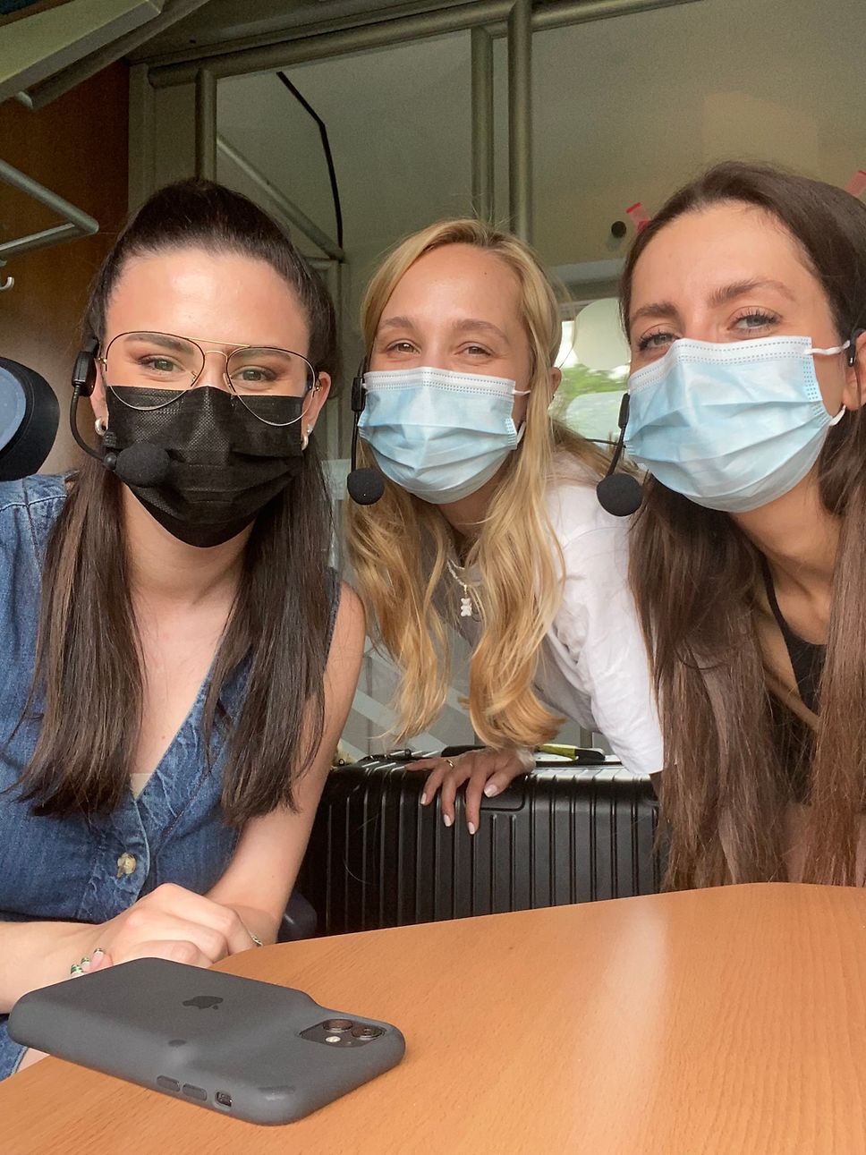 Salwa Houmsi, Paulina Krasa und Laura Wohlers im ICE