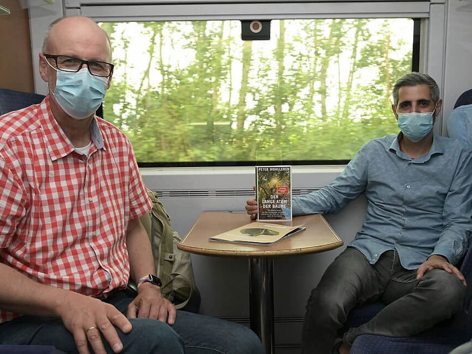 Peter Wohlleben und Michel Abdollahi im ICE