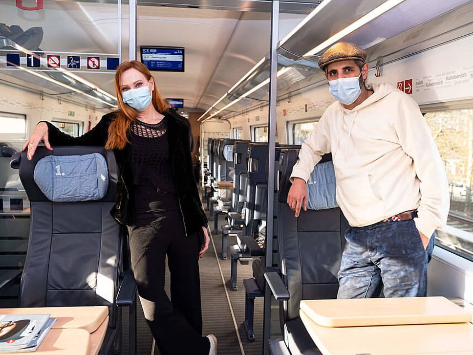 Andrea Sawatzki und Michel Abdollahi im ICE