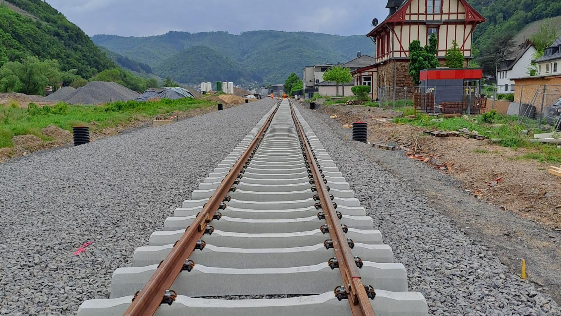 Neue Gleise am ehemaligen Bahnhof Dernau