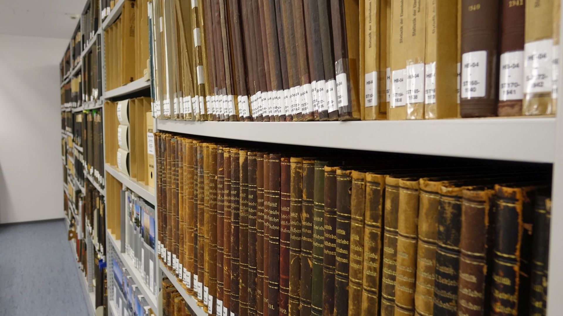 alte Bücher im Archiv