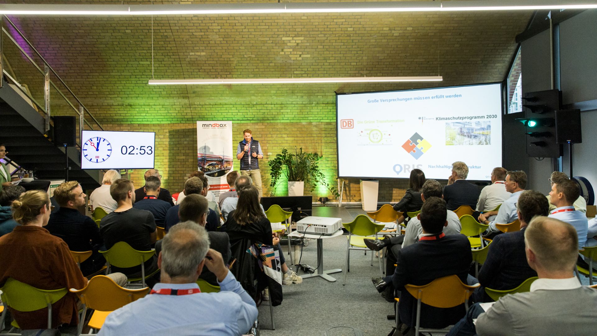 Zuschauende während eines Vortrags